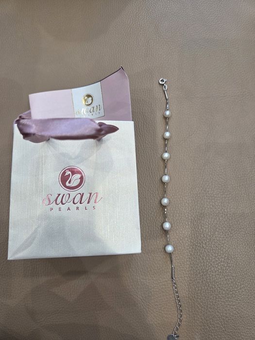 Сребърна гривна с перли