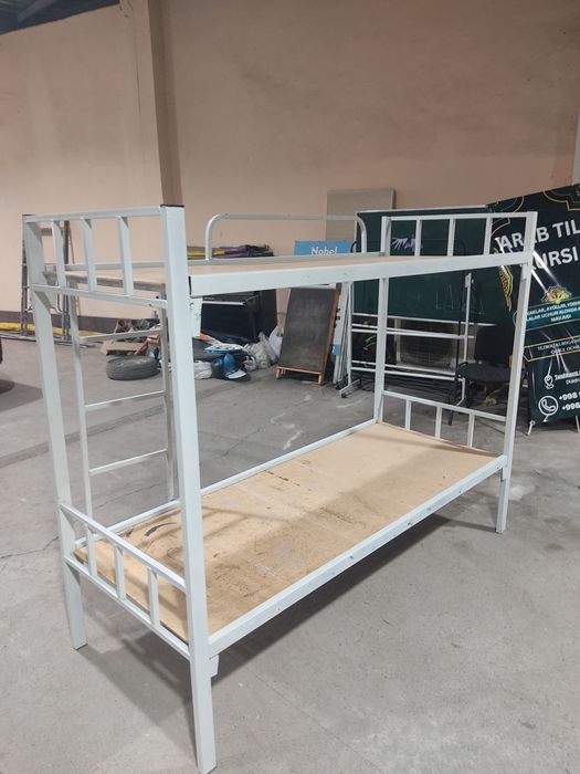Детская двух этажный железная кровать в отличном состоянии