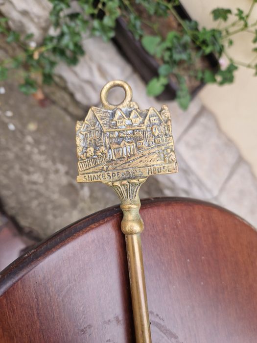 Антикварна английска бронзова обувалка