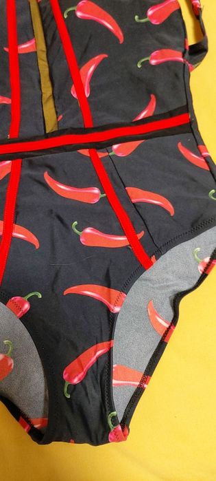 Продам яркий шикарный купальник