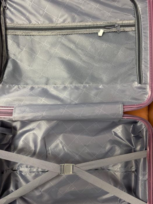 Продам новый чемодан