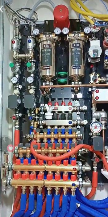 Сантехник работаю сам .