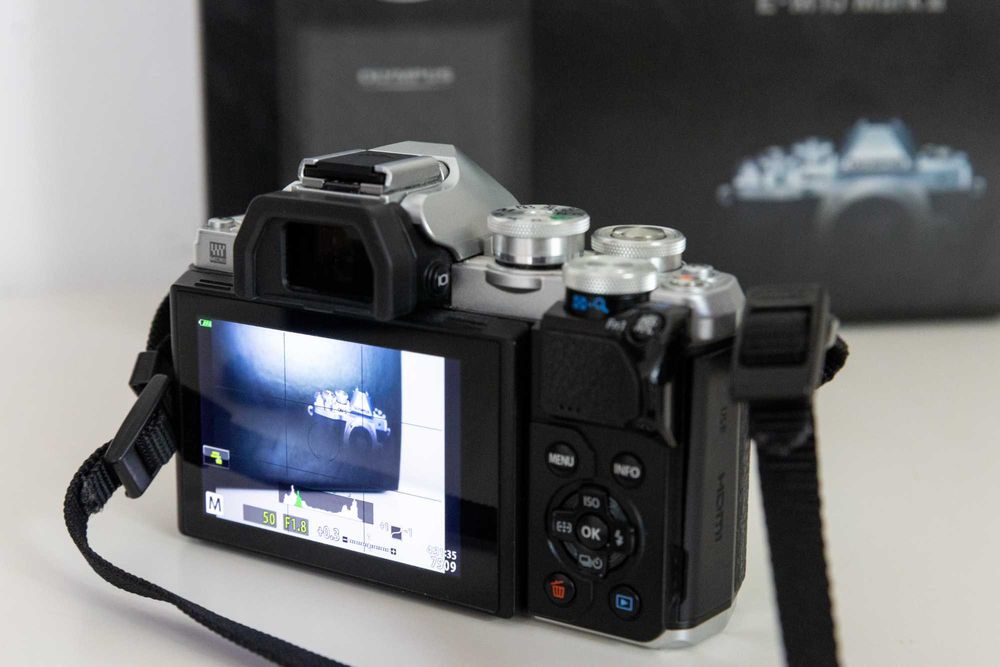 Olympus OM-D E-M10 Mark III + Olympus 17mm f/1.8 – kit complet