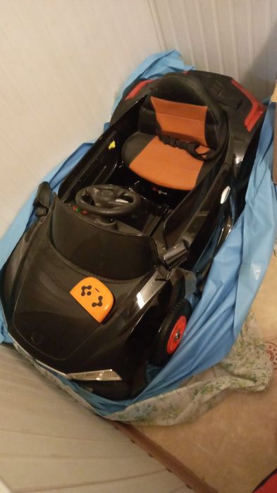 Машина BMW мальчиков