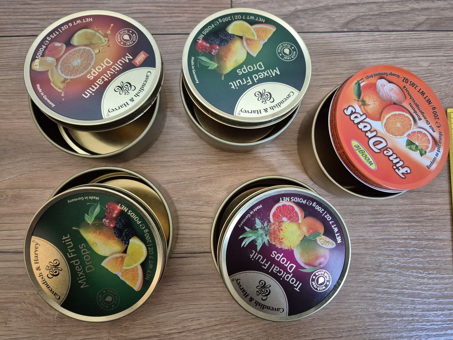 Кутии метални от бонбони.