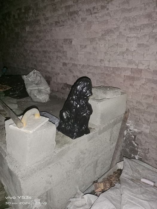 Скульптура льва.