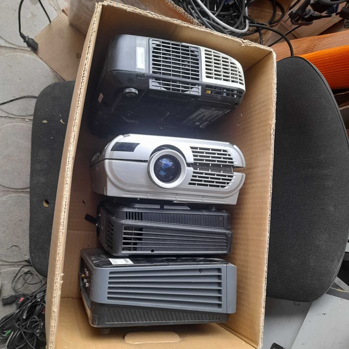 Продам Проэкторы неисправные