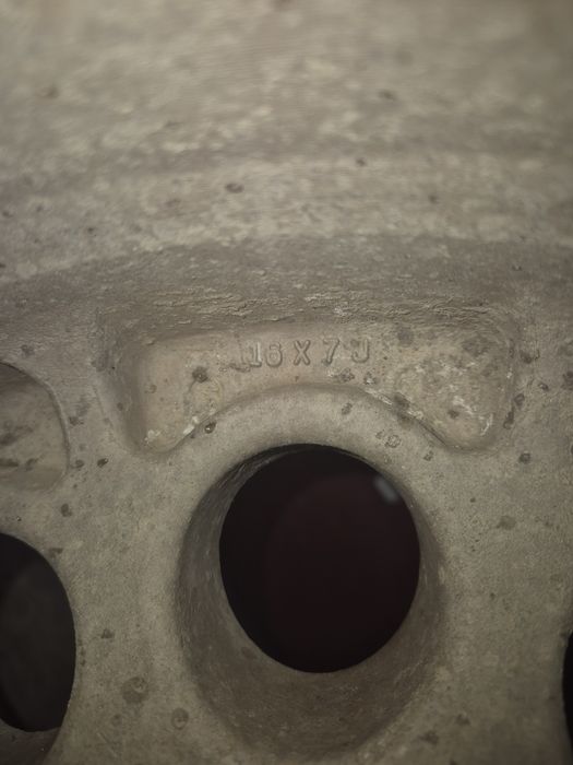 Vând 5 buc 225/75 R16