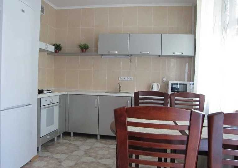 Дава се под наем Четиристаен апартамент в Пловдив, Тракия - 90 кв.м за 306 € - Снимка #1