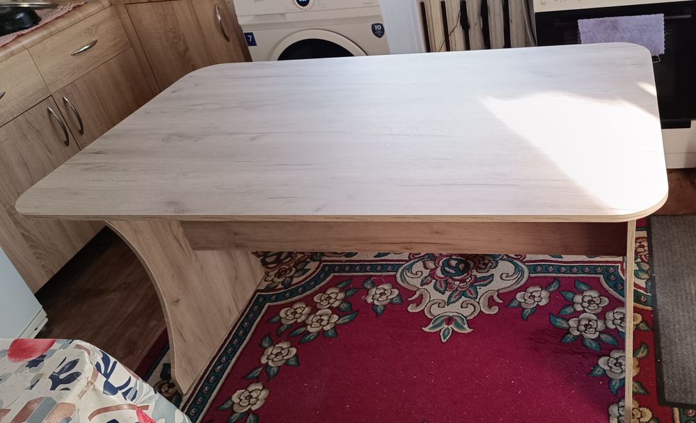 СРОЧНО.Продам кухонный(обеденный стол