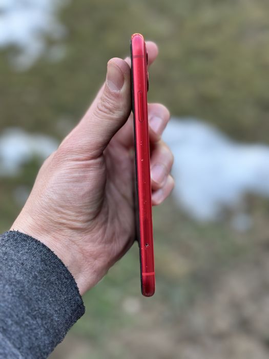 iPhone 11 64GB red