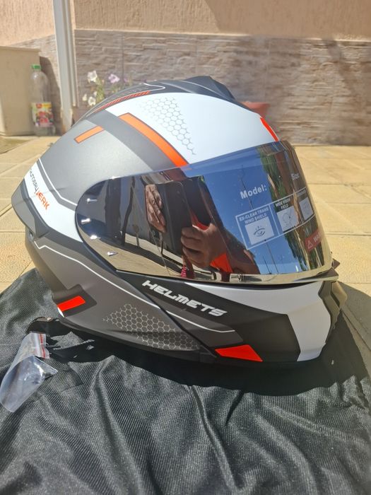 НОВА Мото каска  L Модулна