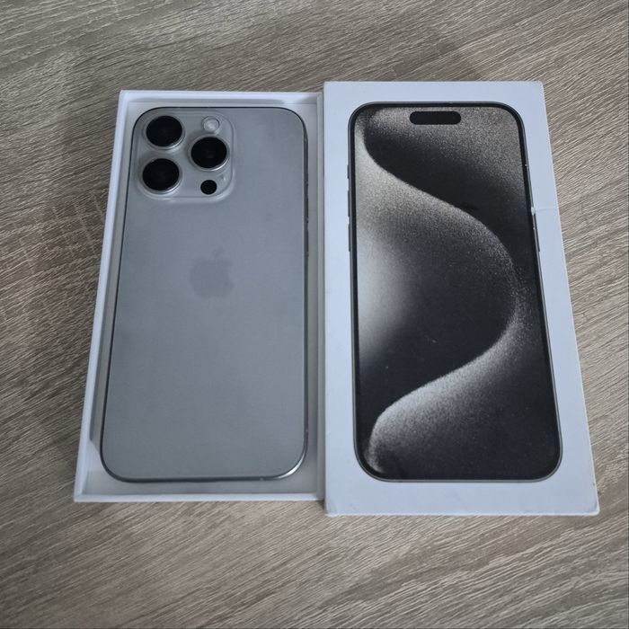 iPhone 15 pro Natural Titanium