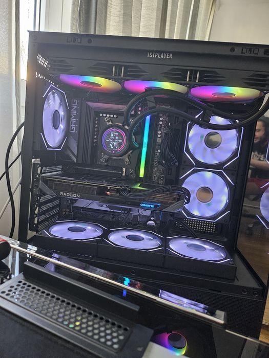 Vand pc gaming  ryzen 7700x rx 9060xt inpecabil nou