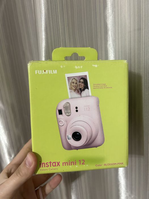 Instax  12 mini.