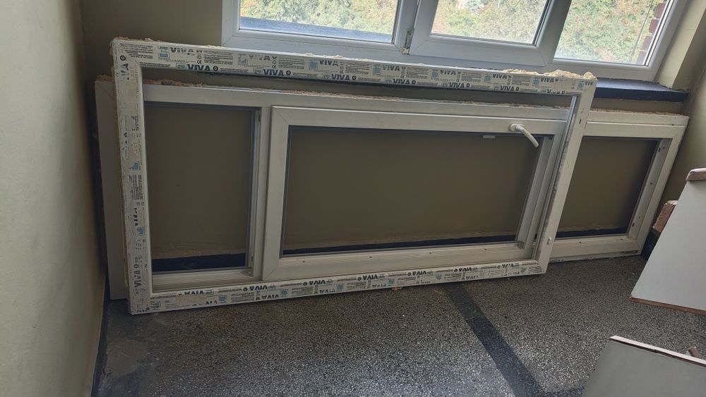 PVC врата и прозорец със стъклопакети, бяла дограма