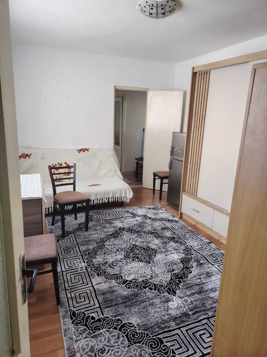 Închiriez apartament
