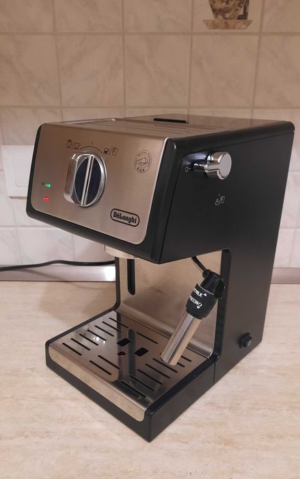 Еспресо кафемашина DELONGHI ECP 35.31-за ремонт или за части на части