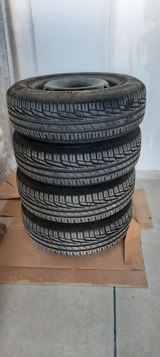 ЛЕТНИ ГУМИ УНИРОЯЛ 185/65/15 ПОЧТИ НОВИ с джанти за Фиат Пунто Ево