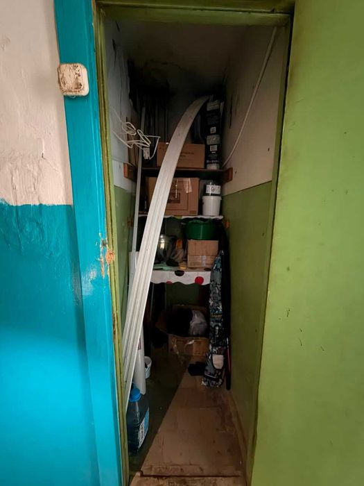 продам  комнатну в общежитие