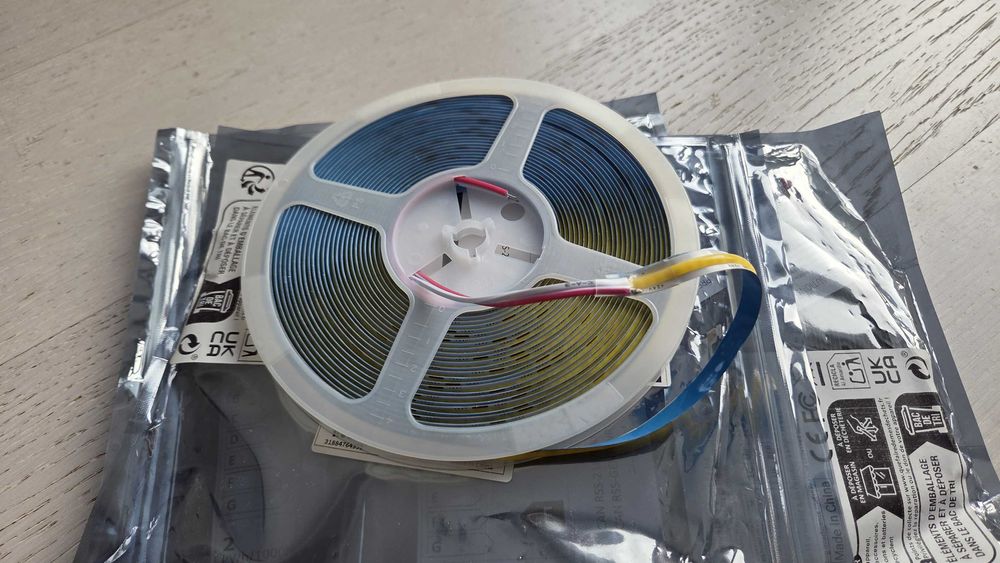 Vând bandă LED Albă, 10m 24V COB, 6000 lumeni, 320 LED-uri per metru