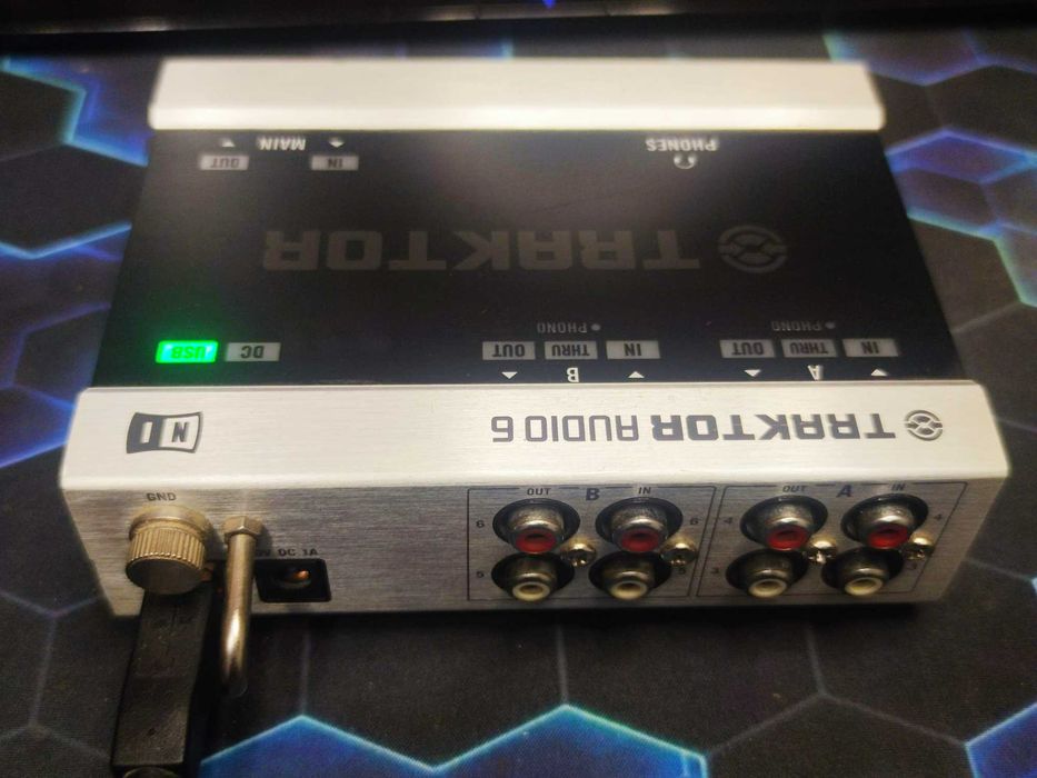 Продам USB-аудиоинтерфейс Native Instruments Traktor Audio 6