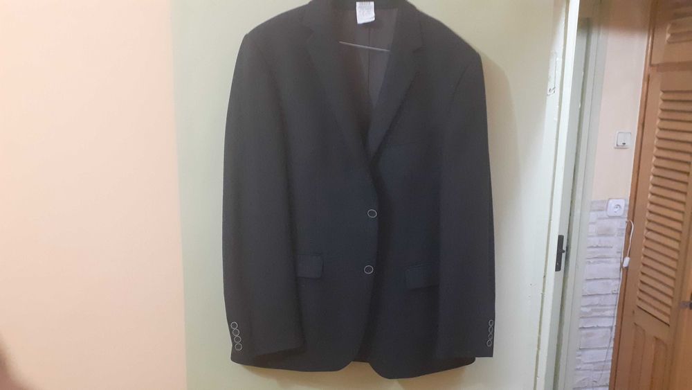 Vind sacou barbatesc, iarna, stofa lina, marime 52, stare perfecta.