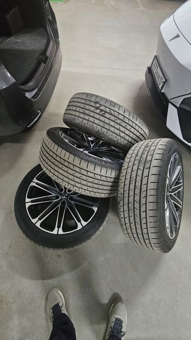 Продам комплект шины и диски r 21