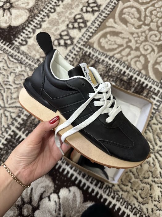 Продам новые кроссовки. Торг возможен