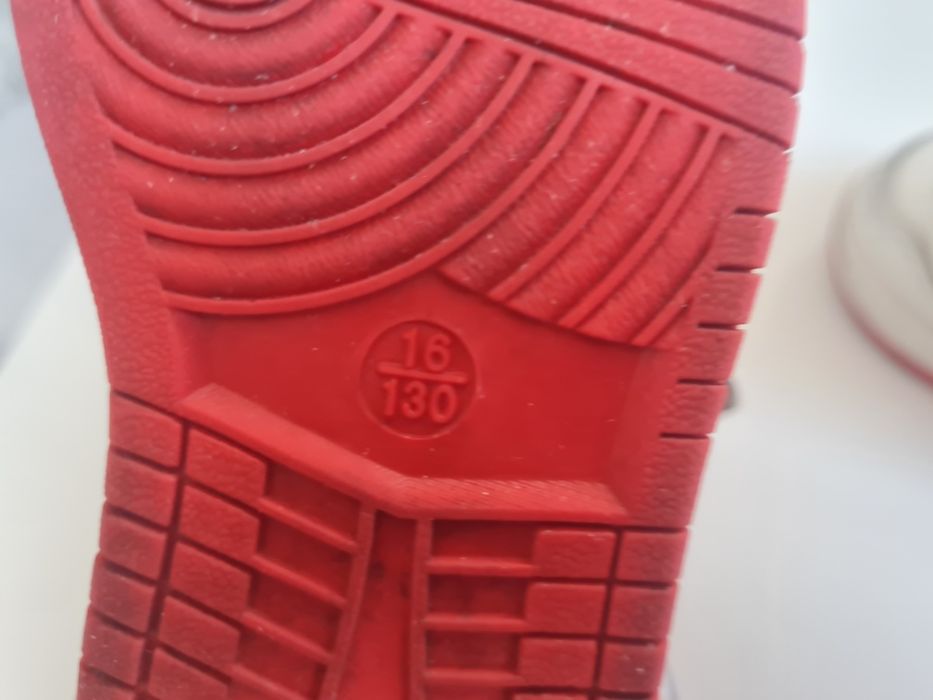 Продам кроссовки на мальчика