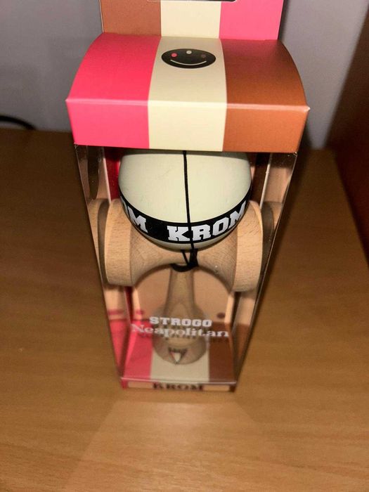 Kendama Strogo Neapolitan Vanilla