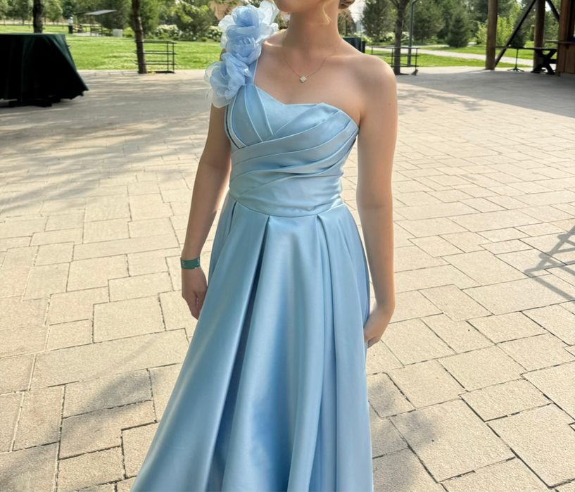 Продам платье! 40.000 торг уместен!