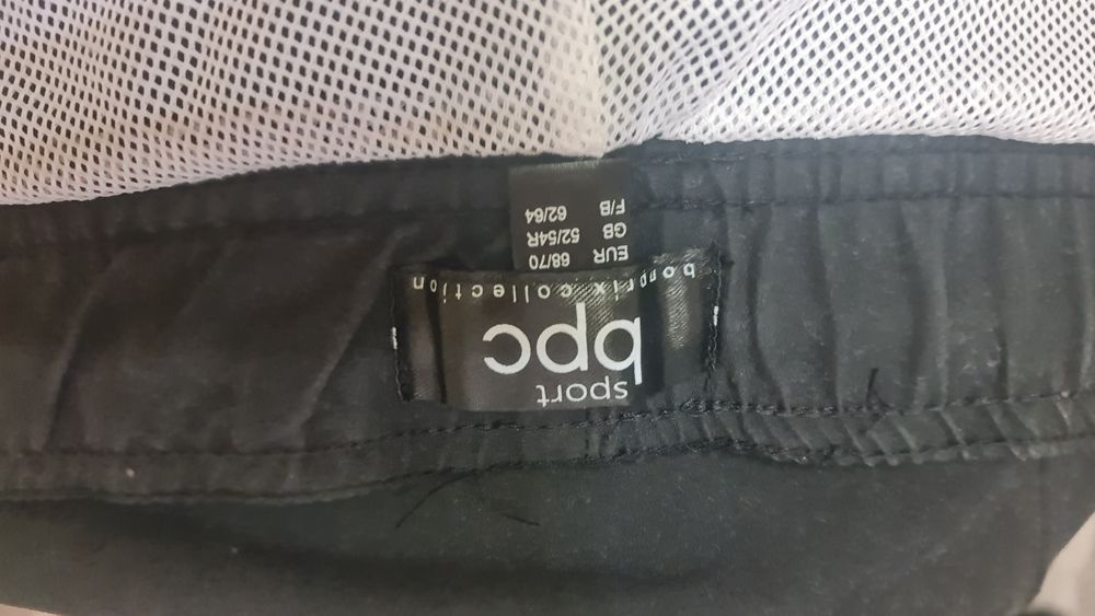 Pantaloni scurți pentru plajă