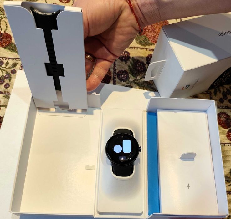 Комплект Google Pixel 6a и Pixel Watch 2 като нови