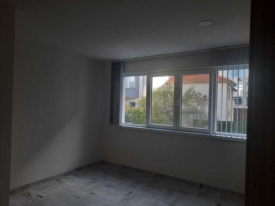 Дава се под наем Офис в Шумен, Добруджански - 37 кв.м за 280.5 € - Снимка #7