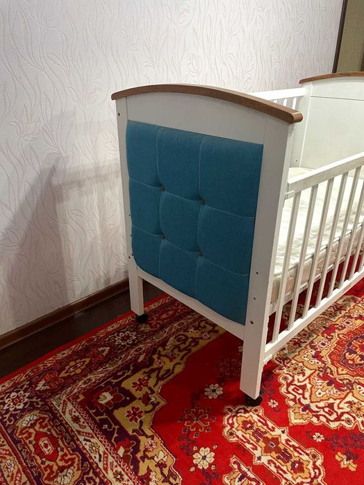 Продается фирменная детская деревянная кроватка , Турция