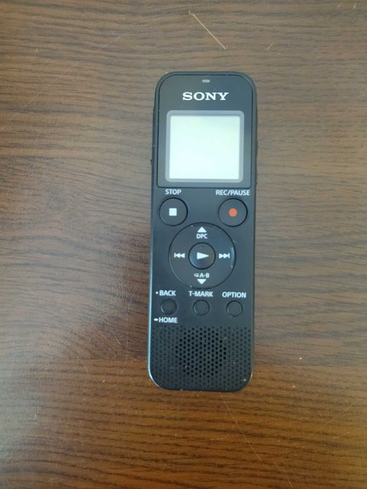 Продавам цифров диктофон Sony ICD-PX470
