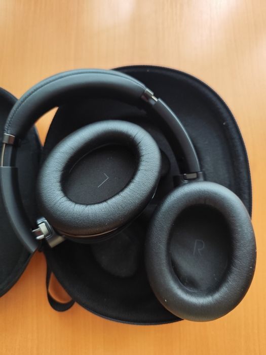 Casti jbl tour one m2