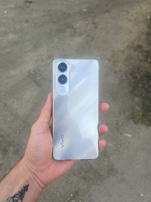 Продам телефон Vivo Y04