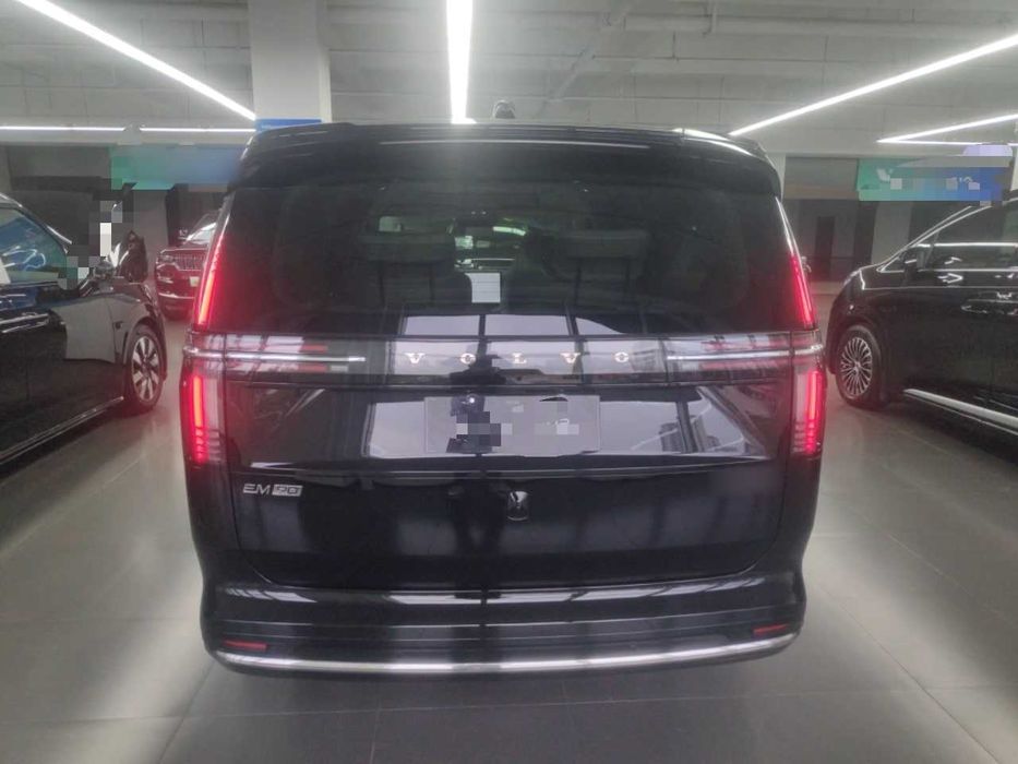 Volvo EM90 2025 Ultra Six-Seater