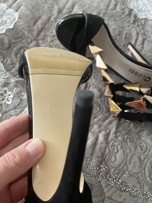 Продам босоножки 35-36 р