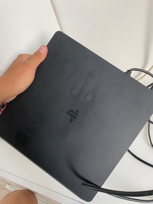 Vand PS4 Slim !!