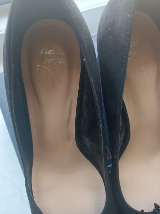 Pantofi Bata negri cu detaliu deosebit