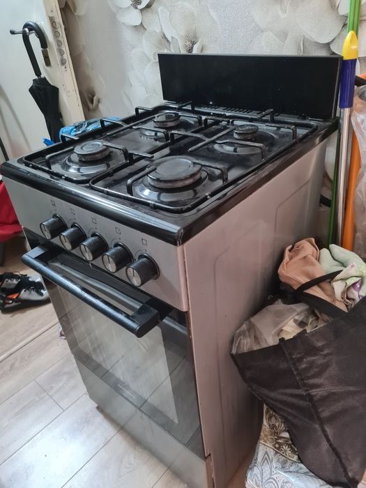 Продам газовую плиту