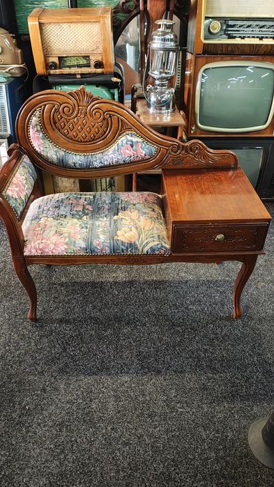 Дървено телефонно кресло