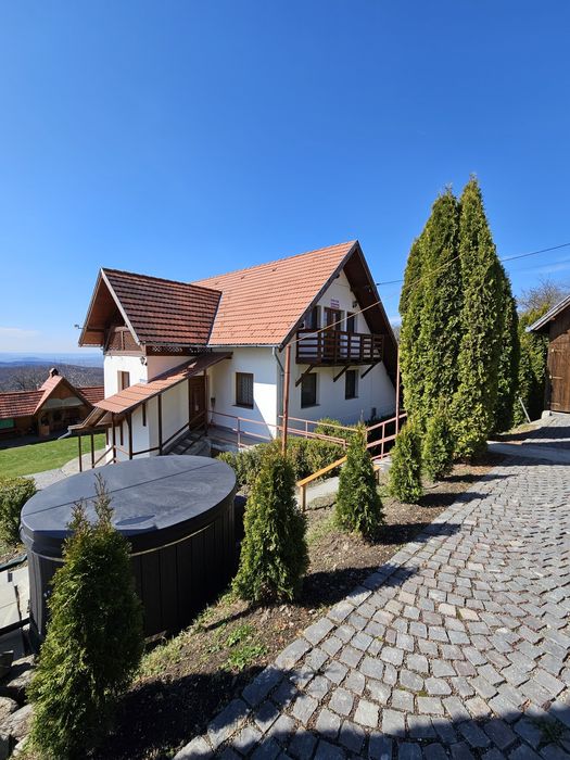 Cabana la munte cu ciubar