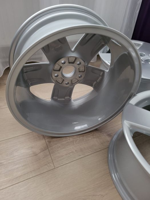 Vand jante aluminiu originale.