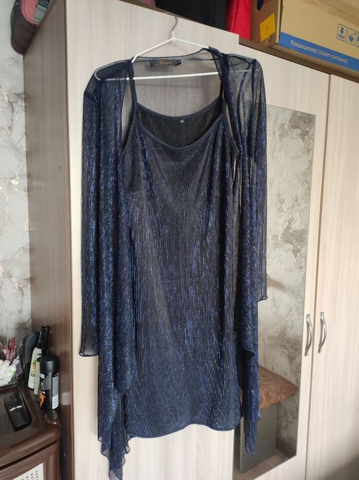 Платье с накидкой