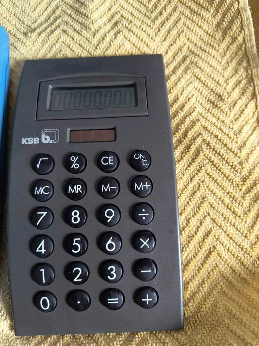3 броя калкулатори Texas Instruments TI-82 STATS