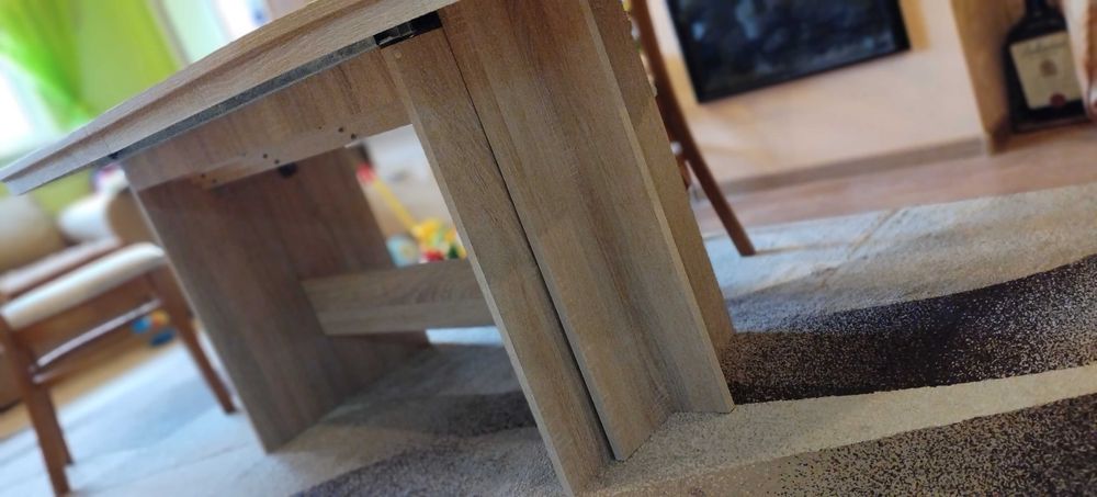 трапезна . маса.